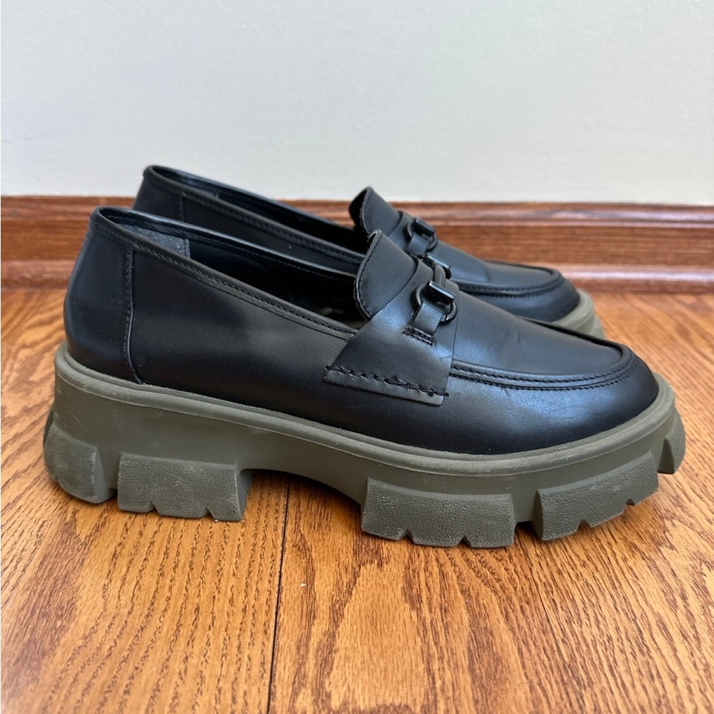 Steve Madden Black Loafers with Tan Soles - Picture 2 of 6